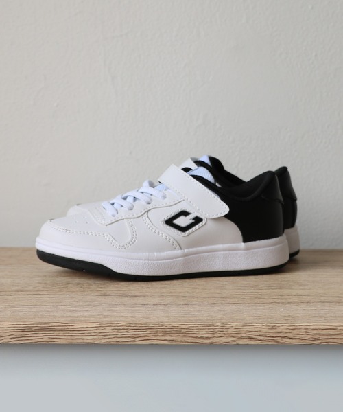 ASAHI SHOES(アサヒシューズ)の「【終了】COUGAR スニーカー(クーガー J002)(スニーカー・キッズ・ブラック×ブラック/ホワイト×ピンク/ホワイト×ブラック/ホワイト×ホワイト・19.0cm/21.5cm/22.0cm/23.5cm/24.0cm/26.0cm/24.5cm/25.5cm/21.0cm/23.0cm/20.0cm/22.5cm/25.0cm)」の2枚目の写真