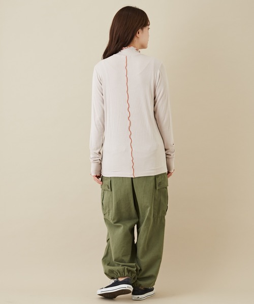 CUBE SUGAR（キューブシュガー）の「無地リブメロウハイネックインナー（Tシャツ/カットソー・レディース・グリーン/ヘザーチャコール/ピンク/ナチュラル・M）」の13枚目の写真