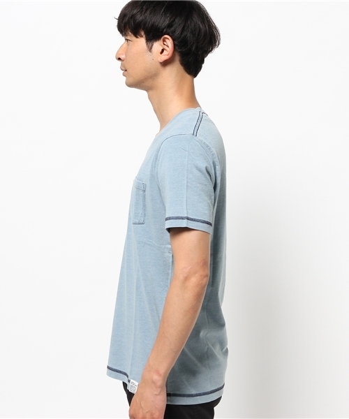 AZUL by moussy（アズールバイマウジー）の「インディゴ天竺Vネック半袖ポケT（Tシャツ/カットソー・メンズ・サックスブルー/ネイビー・X-SMALL/MEDIUM/SMALL/LARGE/X-LARGE/XX-LARGE）」の4枚目の写真