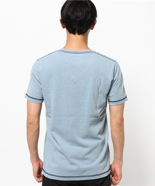 AZUL by moussy（アズールバイマウジー）の「インディゴ天竺Vネック半袖ポケT（Tシャツ/カットソー・メンズ・サックスブルー/ネイビー・X-SMALL/MEDIUM/SMALL/LARGE/X-LARGE/XX-LARGE）」の5枚目の写真