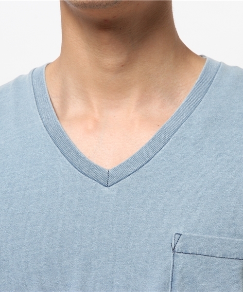 AZUL by moussy（アズールバイマウジー）の「インディゴ天竺Vネック半袖ポケT（Tシャツ/カットソー・メンズ・サックスブルー/ネイビー・X-SMALL/MEDIUM/SMALL/LARGE/X-LARGE/XX-LARGE）」の6枚目の写真