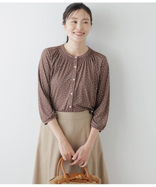 NEWYORKER(ニューヨーカー)の「強撚スムース スノードットプリント 7分袖シャーリングプルオーバー(Tシャツ/カットソー・レディース・ネイビー/ブラウン・M/L)」の2枚目の写真