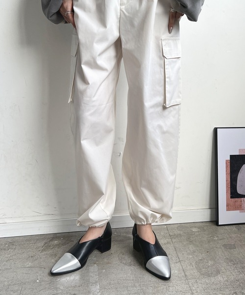 Futier land(フューティアランド)の「トゥコンビVカットポインテッドトゥシューズ(ローファー・レディース・ブラック/シルバー・38/39/40/36/37)」の5枚目の写真