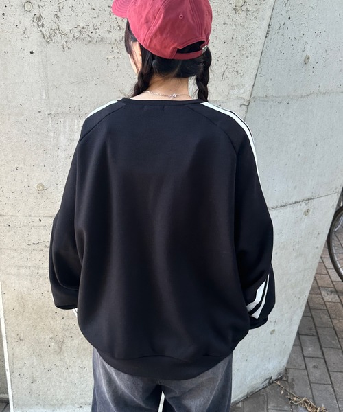 kutir（クティール）の「裏起毛ラインスウェットプルオーバー（スウェット・レディース・ブラック/オートミール/ネイビー・FREE）」の9枚目の写真