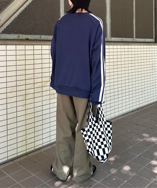 kutir（クティール）の「裏起毛ラインスウェットプルオーバー（スウェット・レディース・ブラック/オートミール/ネイビー・FREE）」の6枚目の写真