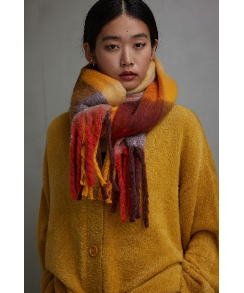 AZUL by moussy(アズールバイマウジー)の「フラッフィーストール(ストール/ショール・レディース・マルチ/ブルー/ブルー系その他/アイボリー・FREE)」の4枚目の写真