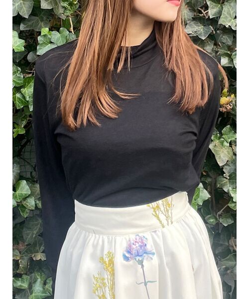 MURUA（ムルーア）の「シアータートルネックカットソー（Tシャツ/カットソー・レディース・ブラック/ホワイト/ブルー/ライトイエロー・FREE）」の3枚目の写真