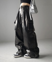 me+em select | ※ヴィンテージフェイクレザーツータックワイドカーゴパンツ / vintage fake leather 2tuck wIde cargo pants(カーゴパンツ)