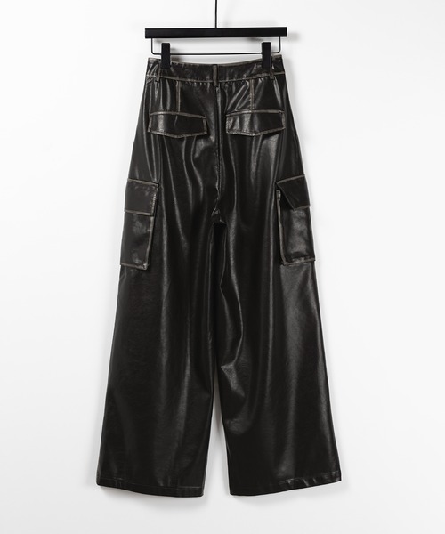me+em select(ミームセレクト)の「※ヴィンテージフェイクレザーツータックワイドカーゴパンツ / vintage fake leather 2tuck wIde cargo pants(カーゴパンツ・レディース・ブラック・SMALL/MEDIUM/LARGE)」の19枚目の写真