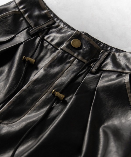 me+em select(ミームセレクト)の「※ヴィンテージフェイクレザーツータックワイドカーゴパンツ / vintage fake leather 2tuck wIde cargo pants(カーゴパンツ・レディース・ブラック・SMALL/MEDIUM/LARGE)」の16枚目の写真
