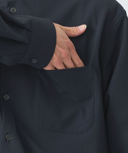 green label relaxing(グリーンレーベルリラクシング)の「FREELITCH ジャストルーズ バンドカラー シャツ -2WAYストレッチ・防シワ・吸水速乾-(シャツ/ブラウス・メンズ・ネイビー/ブラック・M/S/L/XL)」の16枚目の写真