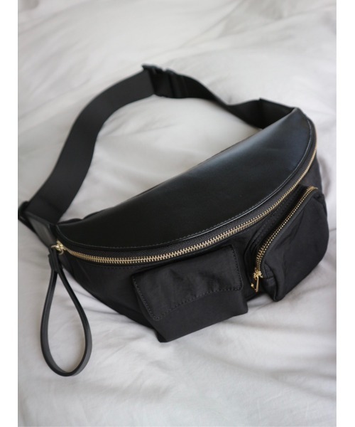 TRUNC(トランクエイティーエイト)の「Multi Pocket Cross Body Bag(ボディバッグ/ウエストポーチ・レディース・ブラック・FREE)」の9枚目の写真