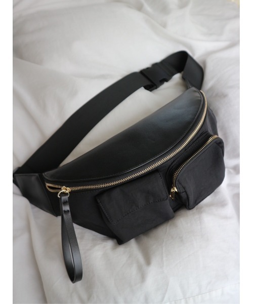 TRUNC(トランクエイティーエイト)の「Multi Pocket Cross Body Bag(ボディバッグ/ウエストポーチ・レディース・ブラック・FREE)」の11枚目の写真