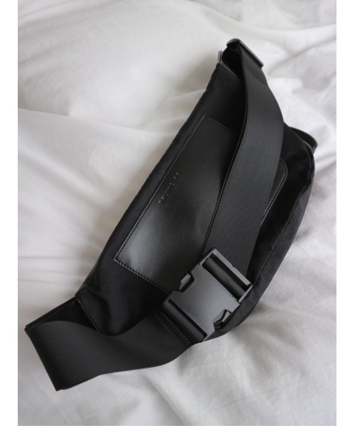 TRUNC(トランクエイティーエイト)の「Multi Pocket Cross Body Bag(ボディバッグ/ウエストポーチ・レディース・ブラック・FREE)」の14枚目の写真