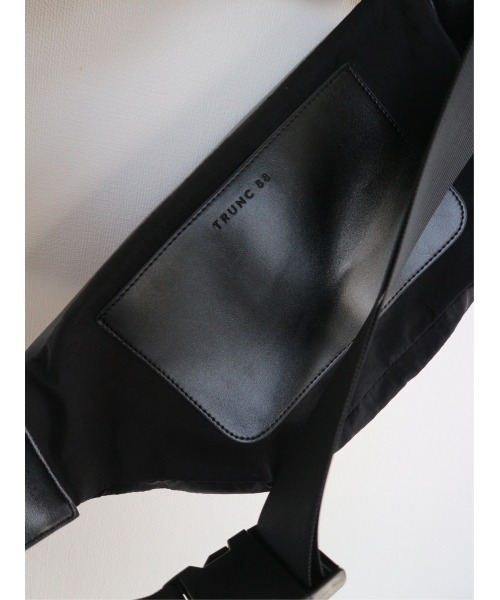 TRUNC(トランクエイティーエイト)の「Multi Pocket Cross Body Bag(ボディバッグ/ウエストポーチ・レディース・ブラック・FREE)」の15枚目の写真