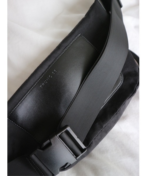 TRUNC(トランクエイティーエイト)の「Multi Pocket Cross Body Bag(ボディバッグ/ウエストポーチ・レディース・ブラック・FREE)」の16枚目の写真