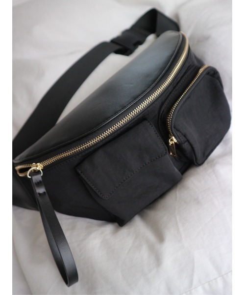 TRUNC(トランクエイティーエイト)の「Multi Pocket Cross Body Bag(ボディバッグ/ウエストポーチ・レディース・ブラック・FREE)」の12枚目の写真