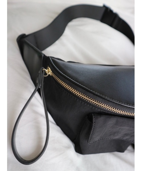 TRUNC(トランクエイティーエイト)の「Multi Pocket Cross Body Bag(ボディバッグ/ウエストポーチ・レディース・ブラック・FREE)」の18枚目の写真
