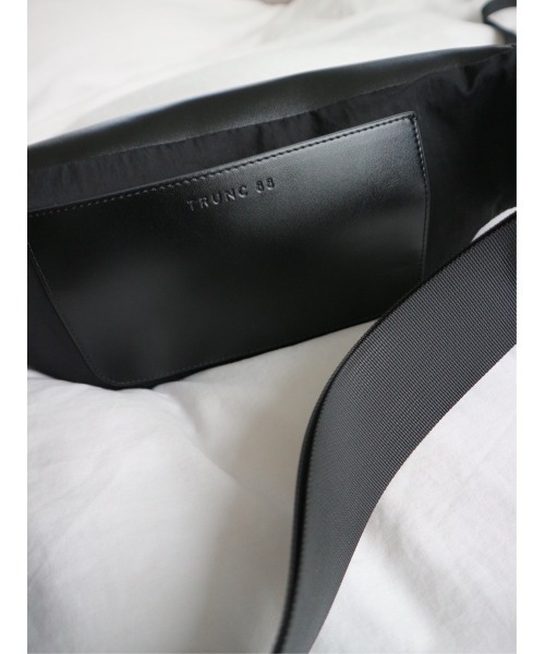 TRUNC(トランクエイティーエイト)の「Multi Pocket Cross Body Bag(ボディバッグ/ウエストポーチ・レディース・ブラック・FREE)」の17枚目の写真