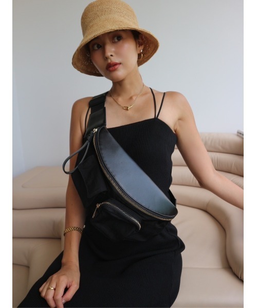 TRUNC(トランクエイティーエイト)の「Multi Pocket Cross Body Bag(ボディバッグ/ウエストポーチ・レディース・ブラック・FREE)」の19枚目の写真