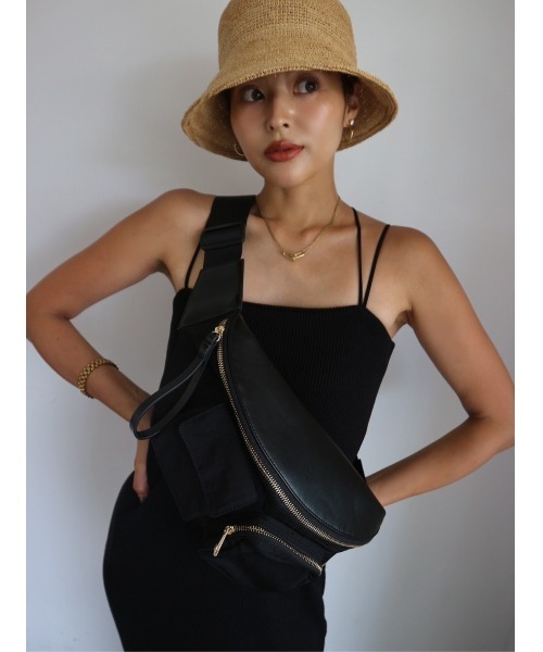 TRUNC(トランクエイティーエイト)の「Multi Pocket Cross Body Bag(ボディバッグ/ウエストポーチ・レディース・ブラック・FREE)」の20枚目の写真