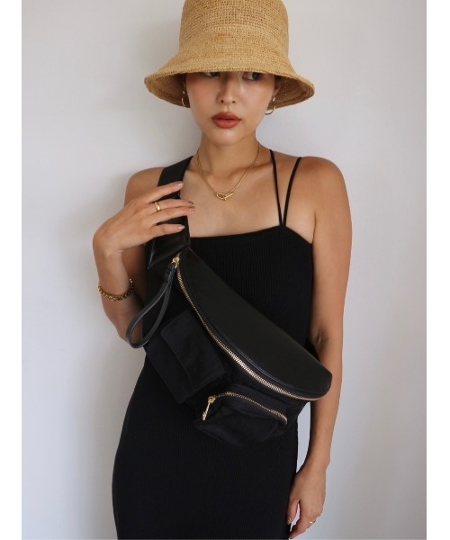 TRUNC(トランクエイティーエイト)の「Multi Pocket Cross Body Bag(ボディバッグ/ウエストポーチ・レディース・ブラック・FREE)」の21枚目の写真