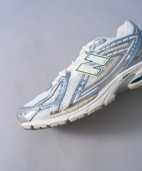 NEW BALANCE(ニューバランス)の「【New Balance / ニューバランス】M1906RE(スニーカー・メンズ・シルバー・26cm/26.5cm/27cm/27.5cm/28cm)」の5枚目の写真
