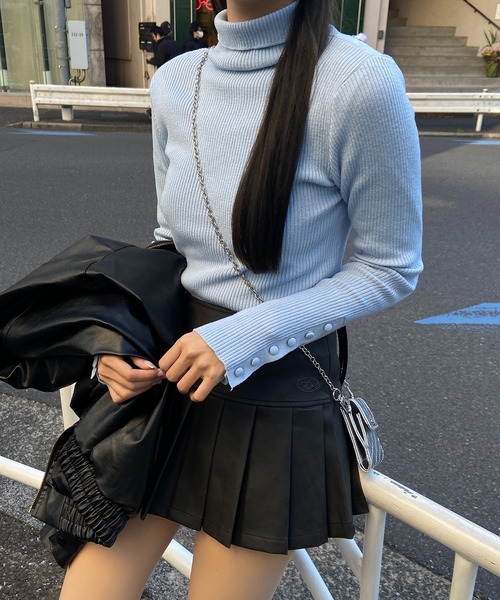 RiLi（リリ）の「袖ボタンタートルネックリブニット【RL】（ニット/セーター・レディース・オートミール/ピンク/ライトブルー・FREE）」の2枚目の写真