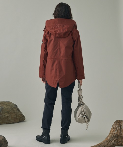 AIGLE(エーグル)の「透湿防水 フィッシュテールフーデッドジャケット / マウンテンパーカー(マウンテンパーカー・レディース・レッド系その他/ホワイト/モスグリーン/ネイビー/ライトブラウン/レッド/ベージュ/ブラウン・36/34/38/40/35)」の13枚目の写真