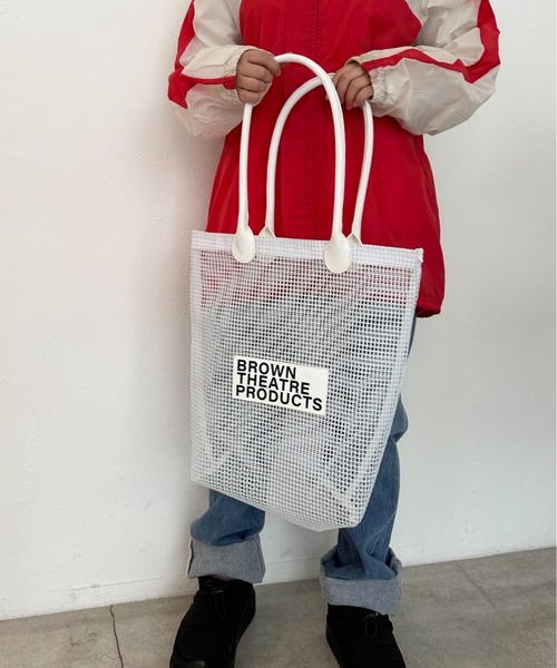 THEATRE PRODUCTS（シアタープロダクツ）の「BROWNネームメッシュトート-M-（トートバッグ・レディース・アイボリー/ブラック・FREE）」の3枚目の写真