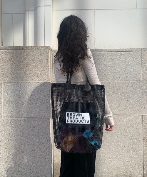 THEATRE PRODUCTS（シアタープロダクツ）の「BROWNネームメッシュトート-M-（トートバッグ・レディース・アイボリー/ブラック・FREE）」の10枚目の写真