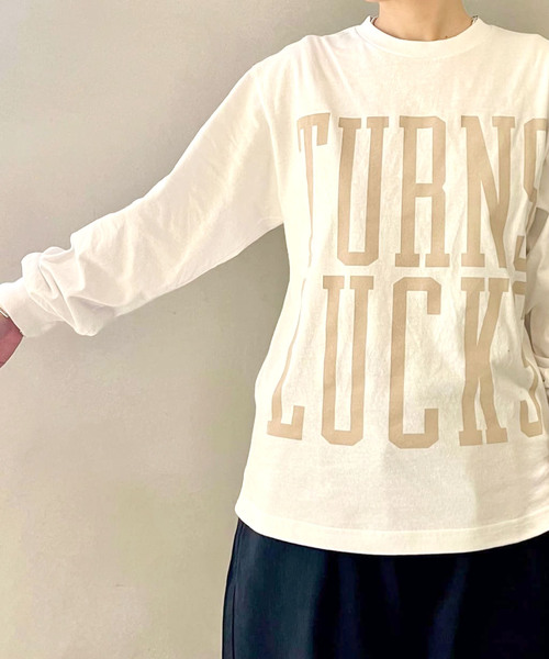 プリントリメイクリブロンT TURNS LUCKS（Tシャツ/カットソー