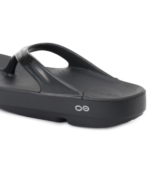 OOFOS（ウーフォス）の「【OOFOS】OOlala リカバリーサンダル（サンダル・レディース・ブラック・23/24/25）」の9枚目の写真