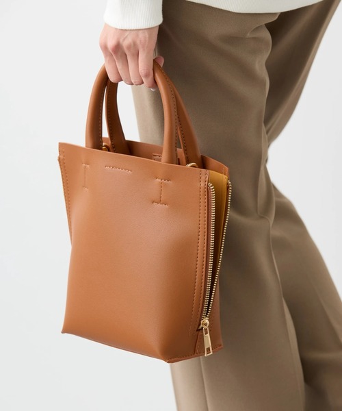 AMERICAN HOLIC(アメリカンホリック)の「サイドZIP2WAY合皮ミニBAG(エコバッグ/サブバッグ・レディース・キャメル/ブラック・FREE)」の1枚目の写真
