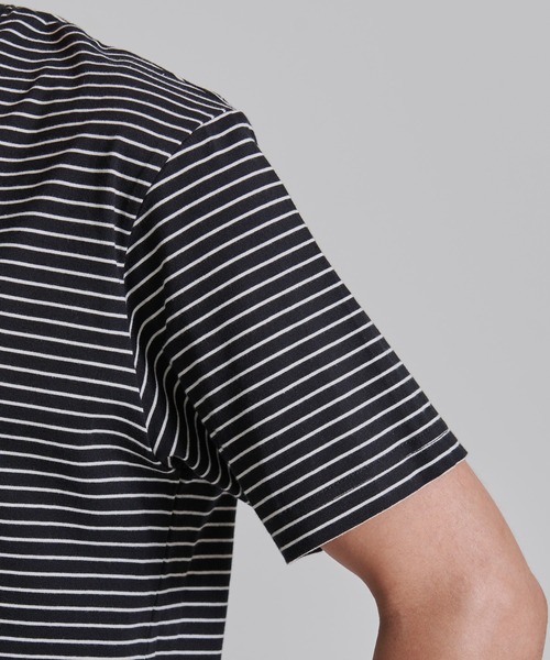 Eddie Bauer(エディーバウアー)の「ランダムボーダー 半袖VネックTシャツ(Tシャツ/カットソー・メンズ・ブラック/ホワイト/ダークベージュ/グレイッシュブルー・S/M/L/XL/XXL)」の7枚目の写真
