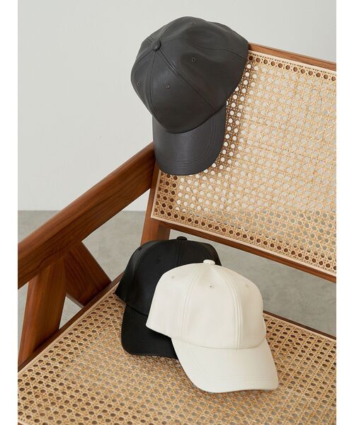 ELENDEEK（エレンディーク）の「フェイクレザーキャップ（キャップ・レディース・オフホワイト/グレー/ブラック・FREE）」の4枚目の写真