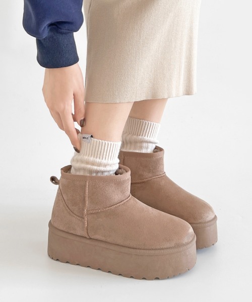 Shoes in Closet(シューズインクローゼット)の「【新色追加】軽量厚底 プラットフォーム プレーン ショート丈 ムートンブーツ 6813(ブーツ・レディース・ブラウン系その他/ブラック/ピンク/ライトベージュ・M/S/LL/L)」の1枚目の写真