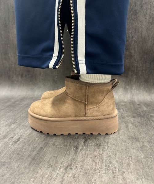 Shoes in Closet(シューズインクローゼット)の「【新色追加】軽量厚底 プラットフォーム プレーン ショート丈 ムートンブーツ 6813(ブーツ・レディース・ブラウン系その他/ブラック/ピンク/ライトベージュ・M/S/LL/L)」の10枚目の写真