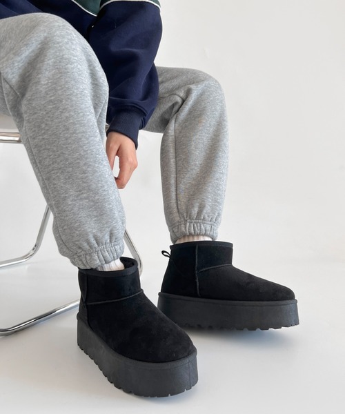 Shoes in Closet(シューズインクローゼット)の「【新色追加】軽量厚底 プラットフォーム プレーン ショート丈 ムートンブーツ 6813(ブーツ・レディース・ブラウン系その他/ブラック/ピンク/ライトベージュ・M/S/LL/L)」の21枚目の写真