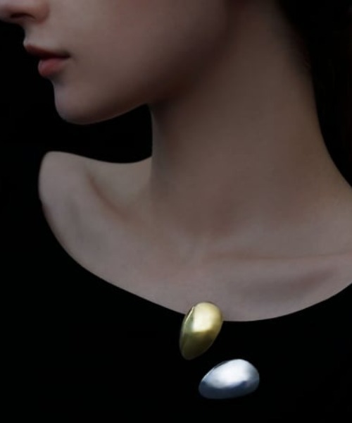 IRIS47（イリスフォーセブン）の「【IRIS47】calm brooch / カームブローチ（ブローチ/コサージュ・レディース・シルバー/ゴールド・FREE）」の2枚目の写真