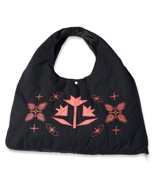 amok(アモク)の「FLOWER QUILT BAG(ハンドバッグ・メンズ・ライトブルー/ブラック・FREE)」の2枚目の写真