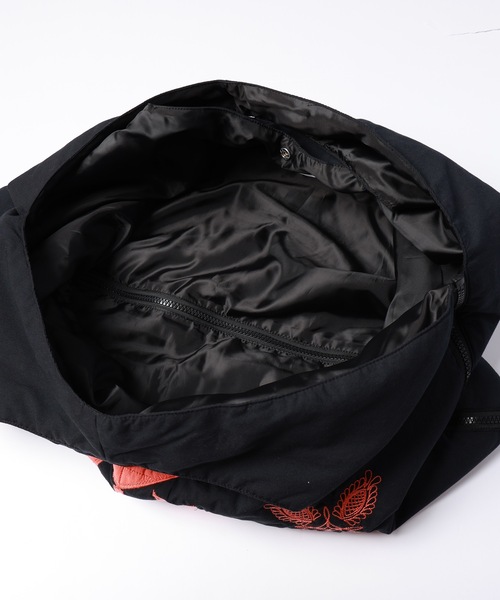 amok(アモク)の「FLOWER QUILT BAG(ハンドバッグ・メンズ・ライトブルー/ブラック・FREE)」の5枚目の写真