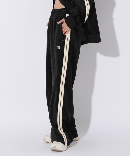 Anui（アニュイ）の「【UNISEX/2サイズ展開】マットベロアトラックパンツ（スウェットパンツ・レディース・ブラック/モカ・SMALL/MEDIUM）」の4枚目の写真