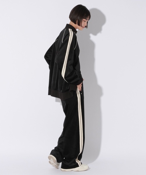 Anui（アニュイ）の「【UNISEX/2サイズ展開】マットベロアトラックパンツ（スウェットパンツ・レディース・ブラック/モカ・SMALL/MEDIUM）」の11枚目の写真