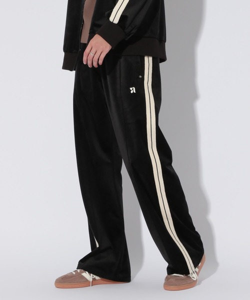 Anui（アニュイ）の「【UNISEX/2サイズ展開】マットベロアトラックパンツ（スウェットパンツ・レディース・ブラック/モカ・SMALL/MEDIUM）」の13枚目の写真