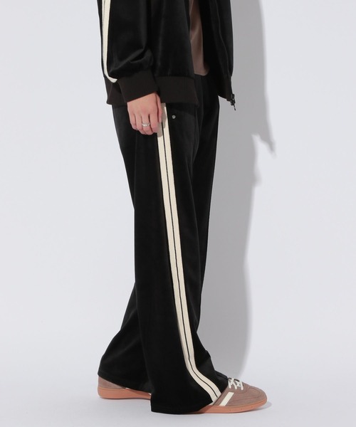 Anui（アニュイ）の「【UNISEX/2サイズ展開】マットベロアトラックパンツ（スウェットパンツ・レディース・ブラック/モカ・SMALL/MEDIUM）」の14枚目の写真