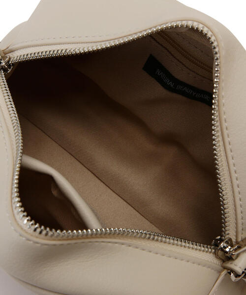 NATURAL BEAUTY BASIC（ナチュラルビューティーベーシック）の「◇ 【Oggi掲載】【美人百花掲載】タイニーシュリンクソフトボストンバック（ボストンバッグ・レディース・ブラック/ガンメタ/オフホワイト・ﾌﾘ-）」の8枚目の写真