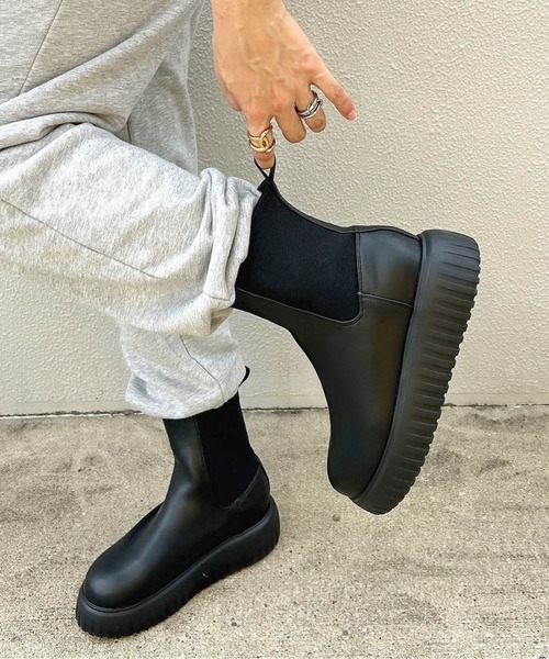 Fabby fabby（ファビィーファビィー）の「トラックソールワイドサイドゴアショートブーツ（ブーツ・レディース・ブラック/シルバー・SMALL/LARGE/MEDIUM）」の2枚目の写真