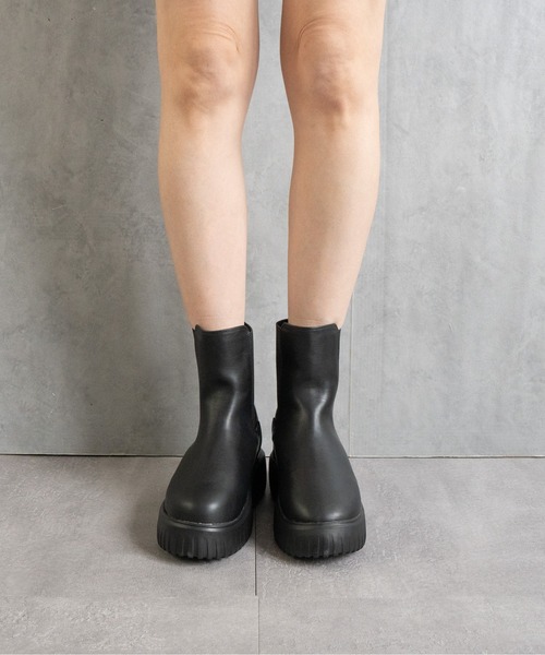 Fabby fabby（ファビィーファビィー）の「トラックソールワイドサイドゴアショートブーツ（ブーツ・レディース・ブラック/シルバー・SMALL/LARGE/MEDIUM）」の18枚目の写真