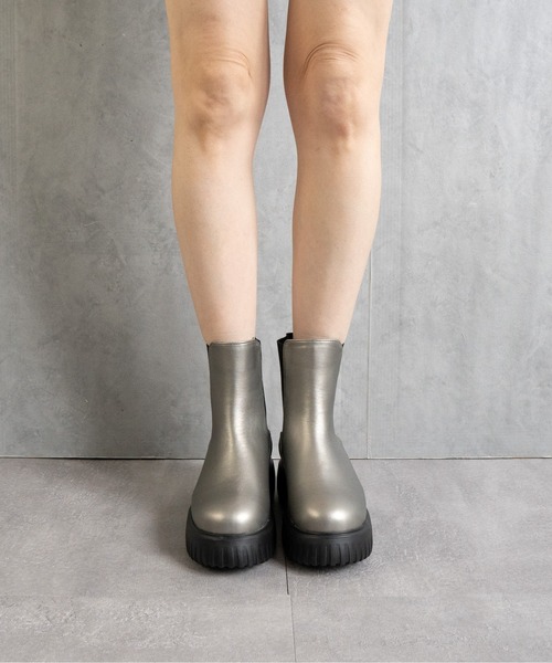 Fabby fabby（ファビィーファビィー）の「トラックソールワイドサイドゴアショートブーツ（ブーツ・レディース・ブラック/シルバー・SMALL/LARGE/MEDIUM）」の21枚目の写真